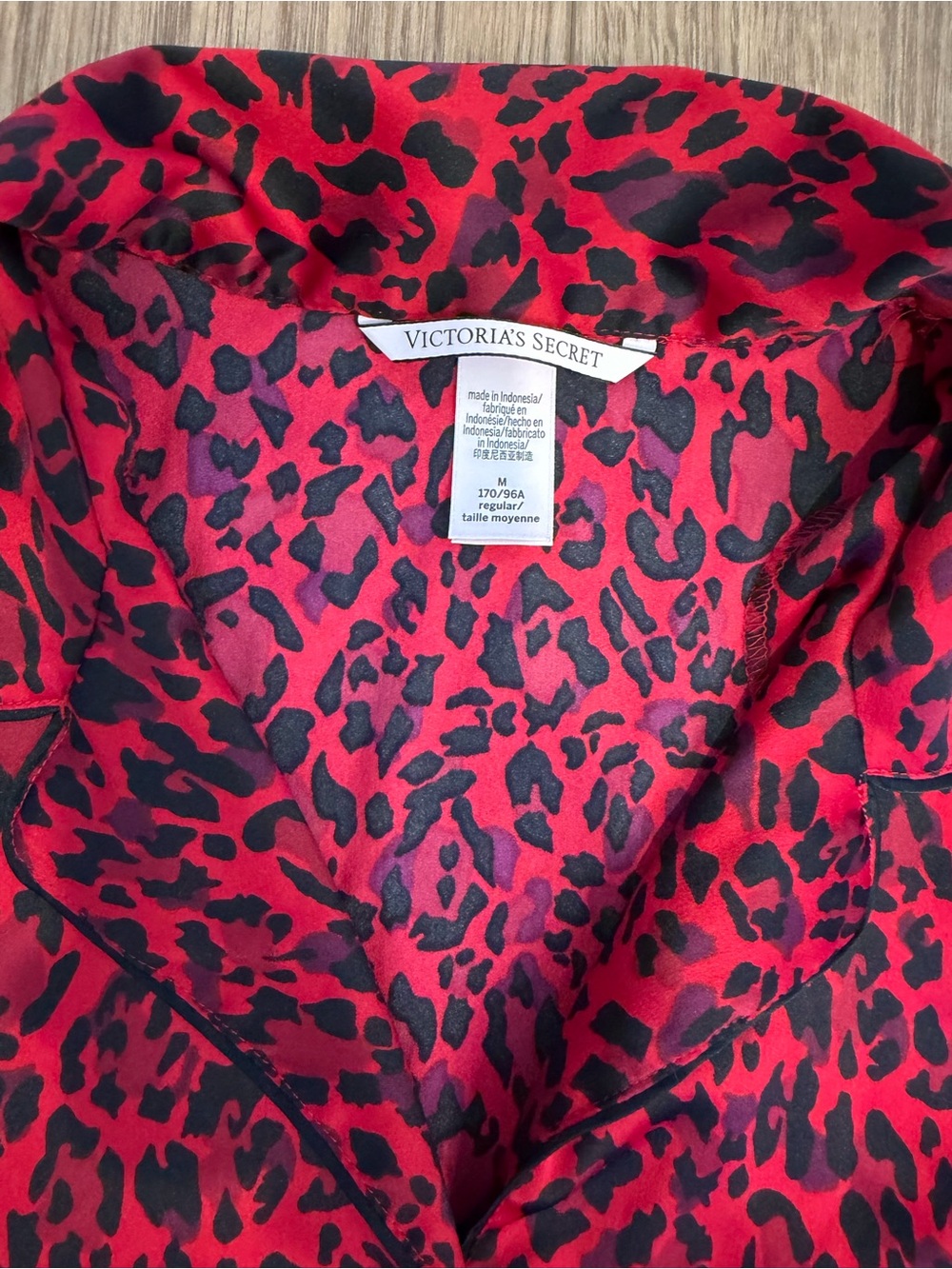 Victoria’s Secret Red Black Silky Feel Cheetah / Animal Print Pajama Set size M - Picture 4 of 12